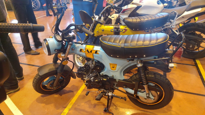 Moto 405