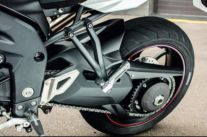 Moto 682