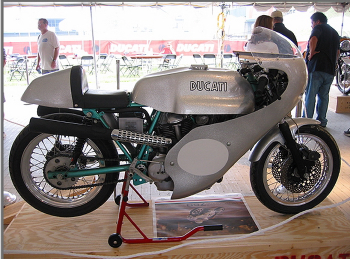 moto 229